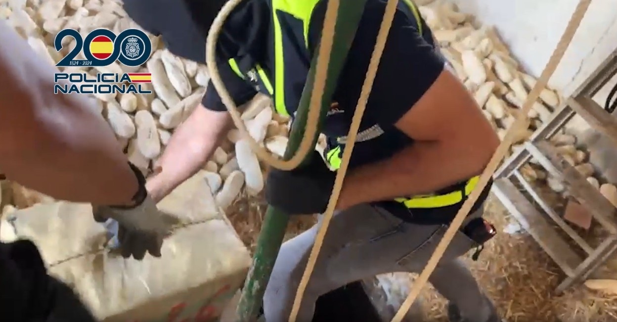 El ingenioso zulo de los narcos en Huelva: mil kilos de hachís bajo barras de pan