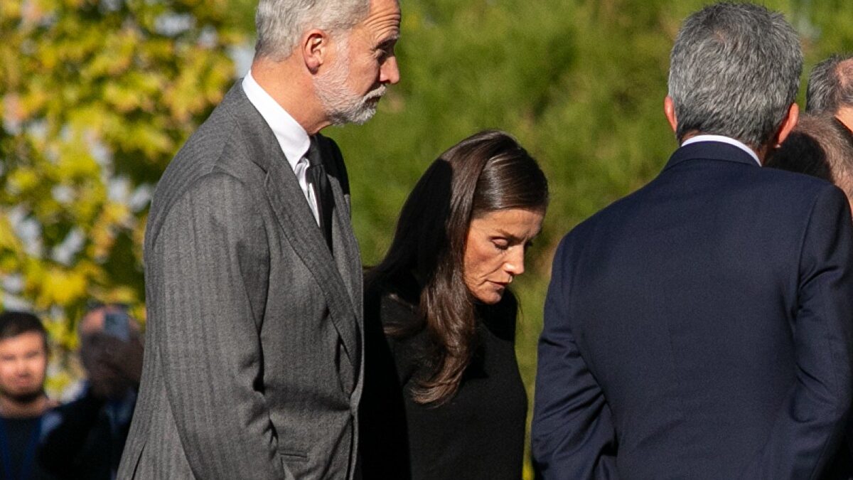 Don Felipe y doña Letizia, visiblemente afectados en su visita a los heridos en el Hospital de Toledo