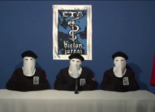 comunicado-eta-201111-etarras-encapuchados.jpg