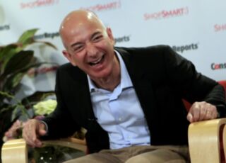jeffrey-bezos-cordon.jpg