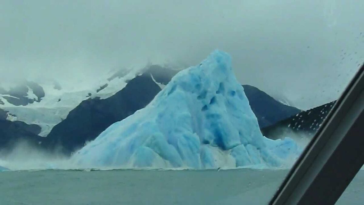 Un iceberg que se da la vuelta - LDTV